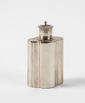 Silberne Teebüchse, um 1710 © GLM, Foto: Heinz Feußner